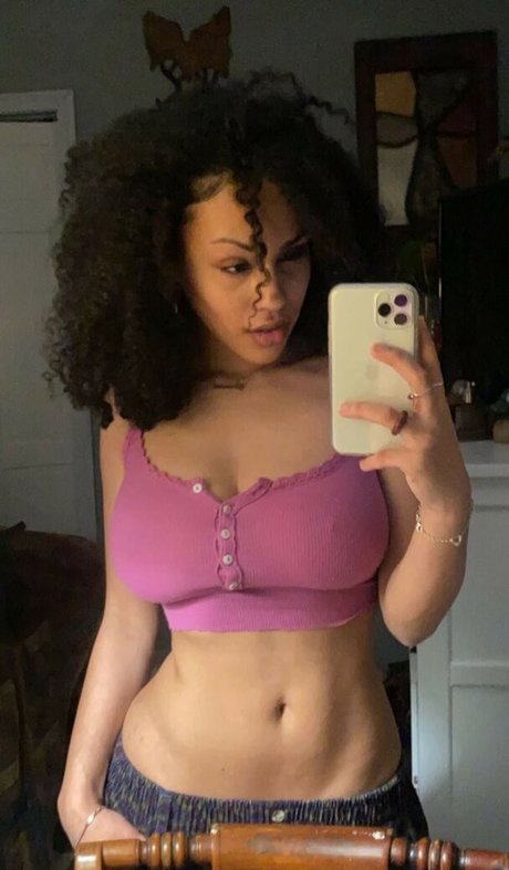 Aaliyeezy pretty model images