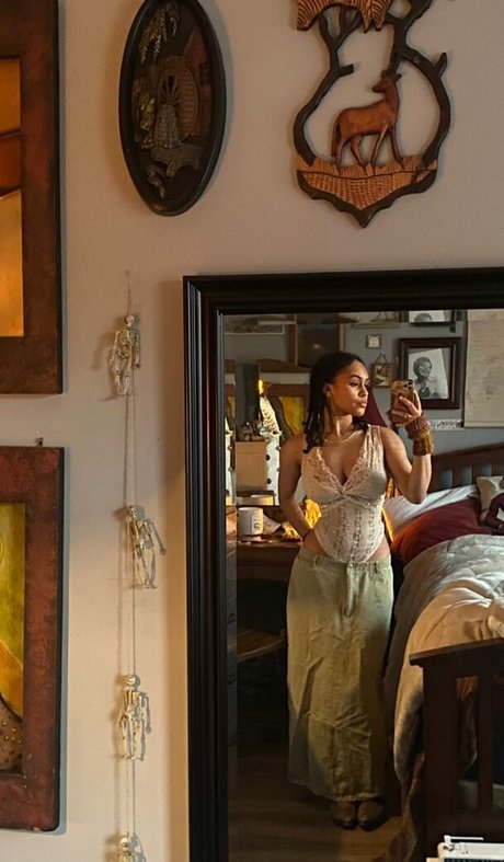 Aaliyeezy model naked images