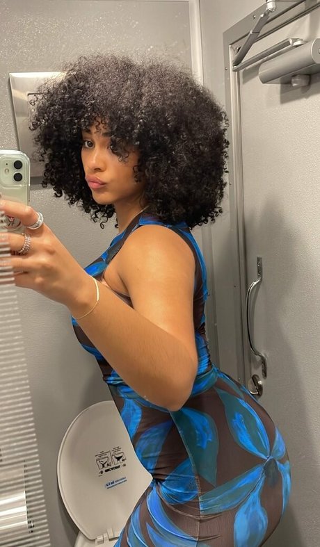 Raina Morris exclusive pornstar image