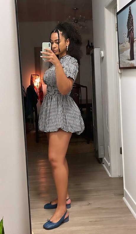 Raina Morris erotic model gallery