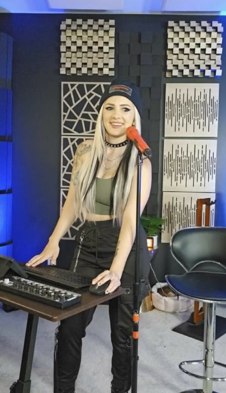 Addie Nicole Amick hd pornstar pics