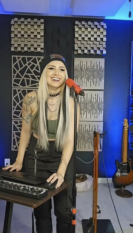 Addie Nicole Amick nude model galleries