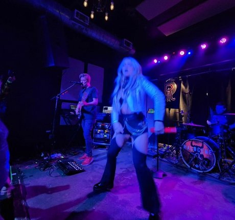 Addie Nicole Amick pornstar exclusive photos