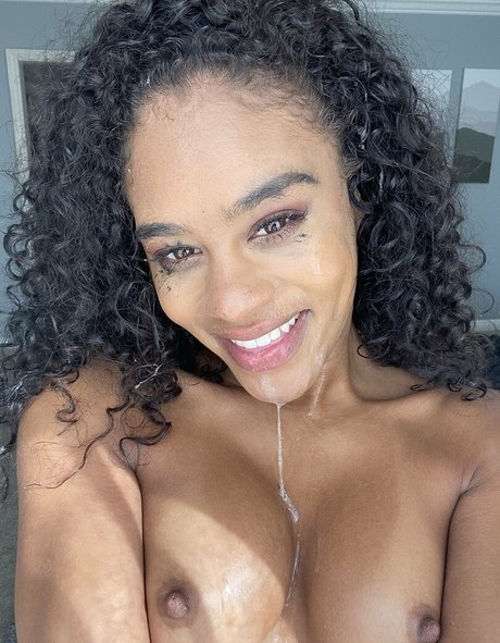 scarlitscandal pornstar nude picture