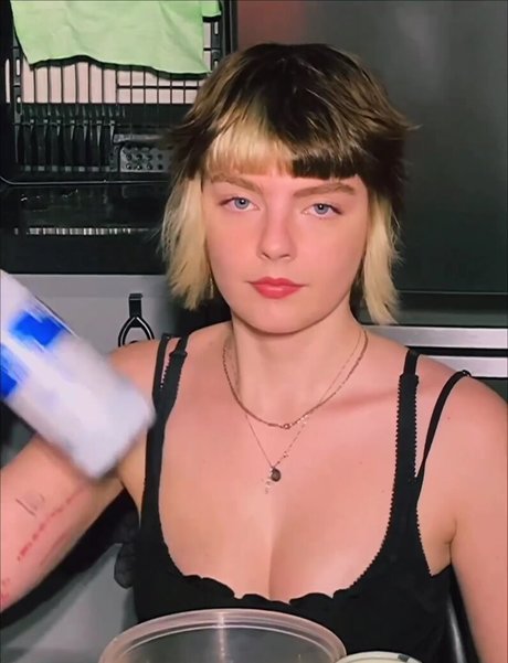 Triz model nudes image