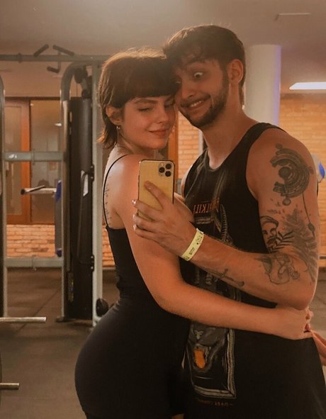 Triz nude model image