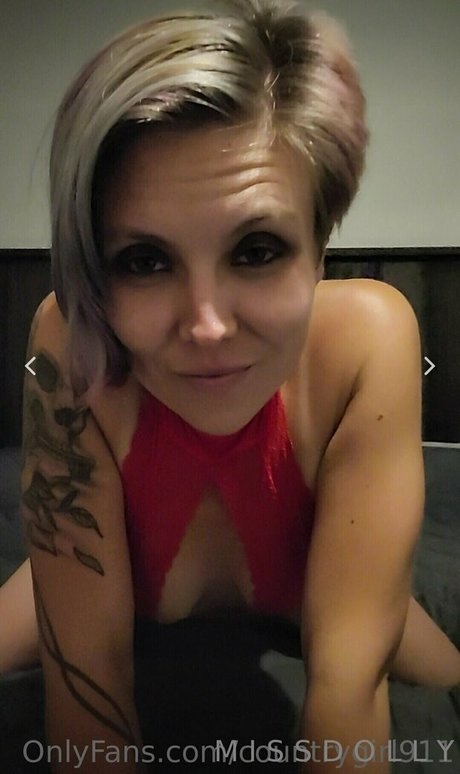 missdollypromotions naked actress photo