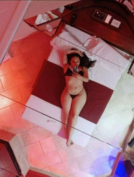 alicebakerr nudes model pictures