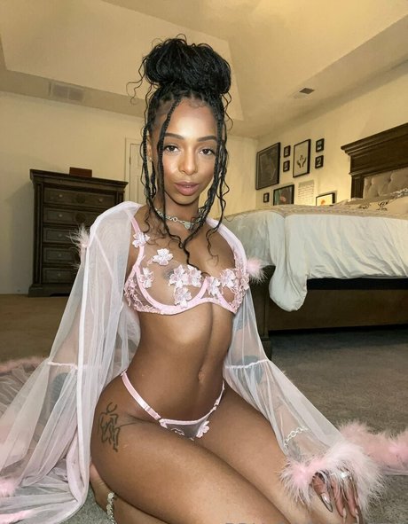 Briabackwoods model hot photo