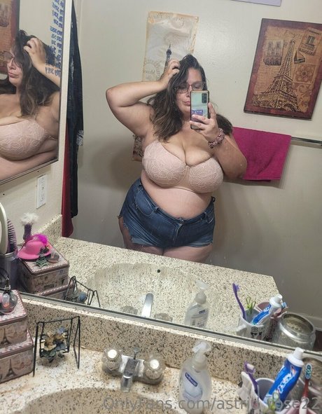 astrid rose22 pornographic model pictures