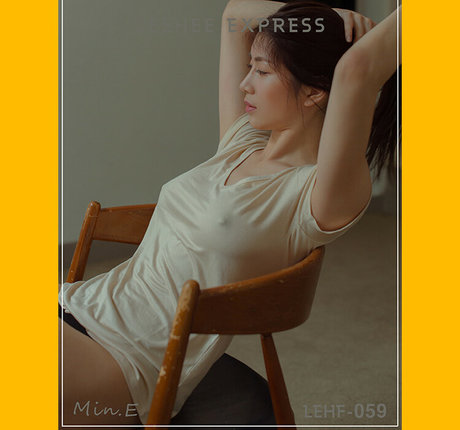 Min E adult model galleries