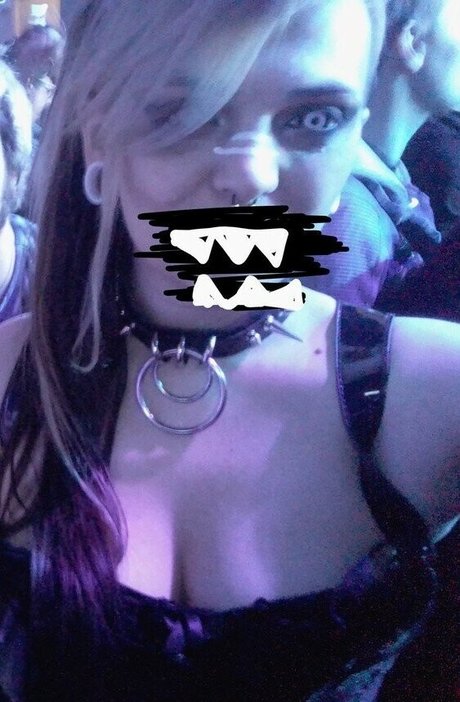 Kiwo model adult archive