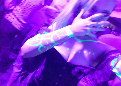 Kiwo xxx model picture