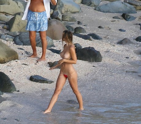 Alexis Ren free model pictures