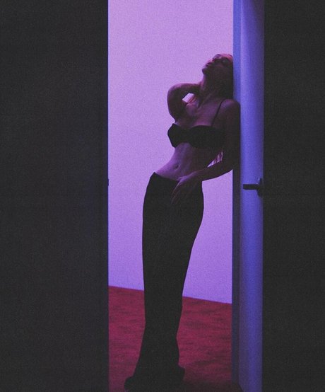 Alexis Ren exclusive pornstar image