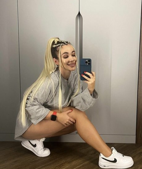 Anna Kostenko nice star image