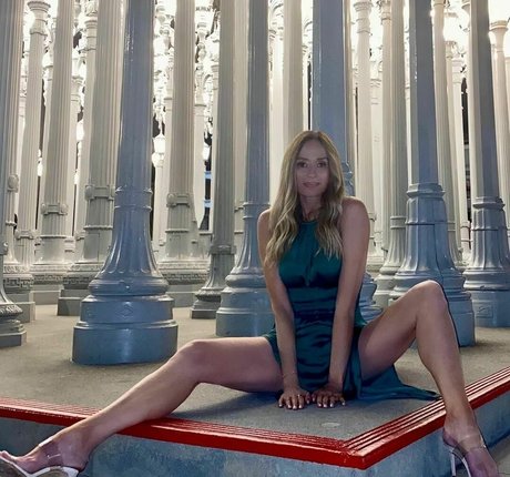 Vanessa Angel naked actress photos