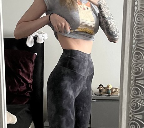 Alliury top star pics