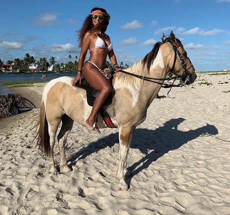 Valeria Valenssa model art pic