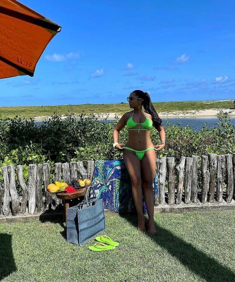 Valeria Valenssa model erotic photo