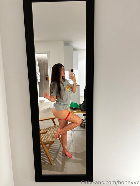 Honeyyc free model photos