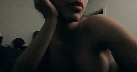 Arabella Kat top star pictures