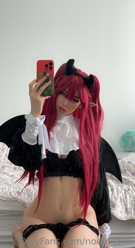 noemiexlili hot model image