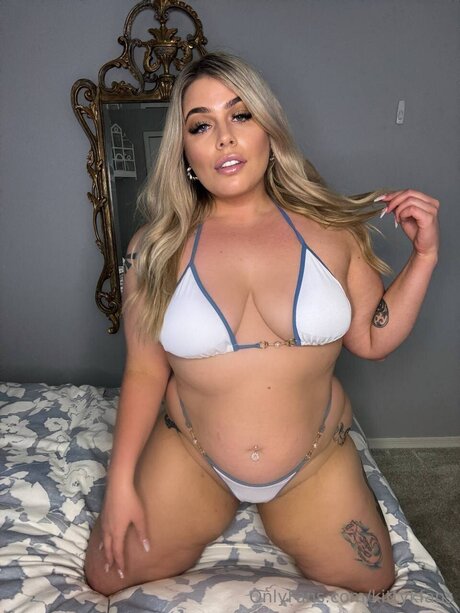 kittykfans model naked picture