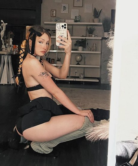 Lacy Lotus sexy pornstar images