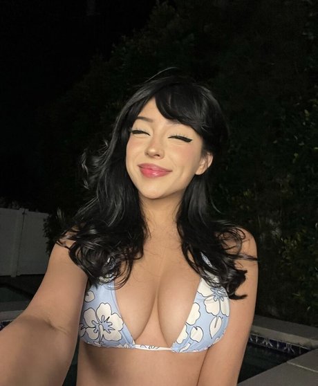 Mia Amador free model pictures