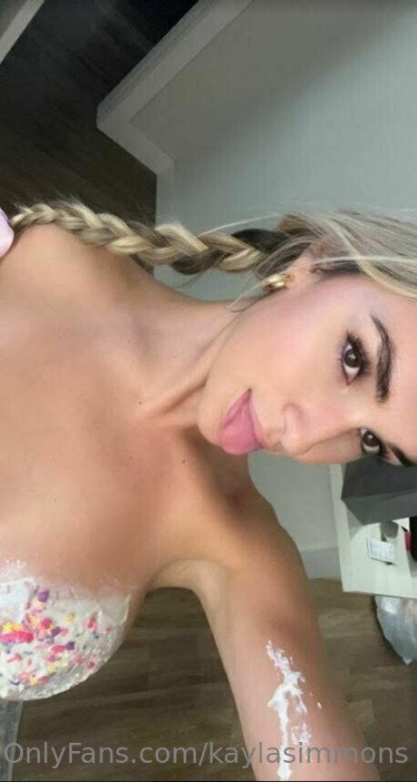 Kayla Simmons model exclusive img