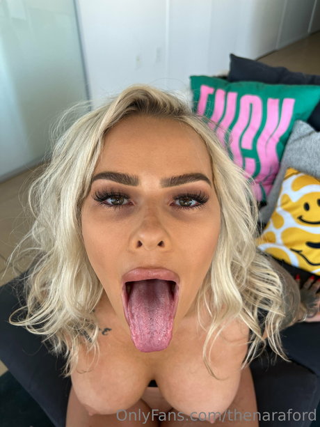 Nara Ford adult model photo