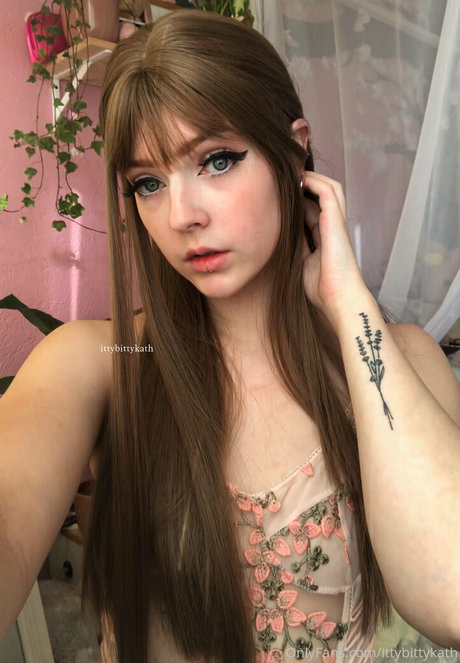 FeyaFern pornstar perfect archive