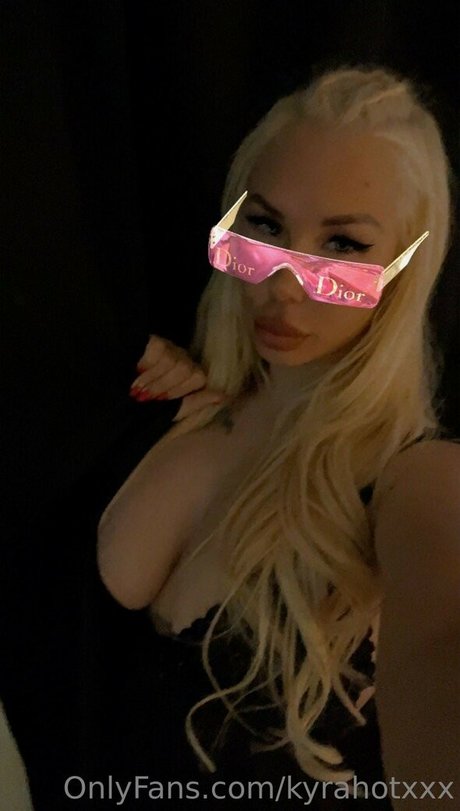 kyrahotxxx nude model pictures