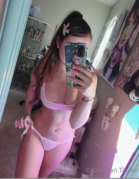 Karrigan Taylor sexy star images