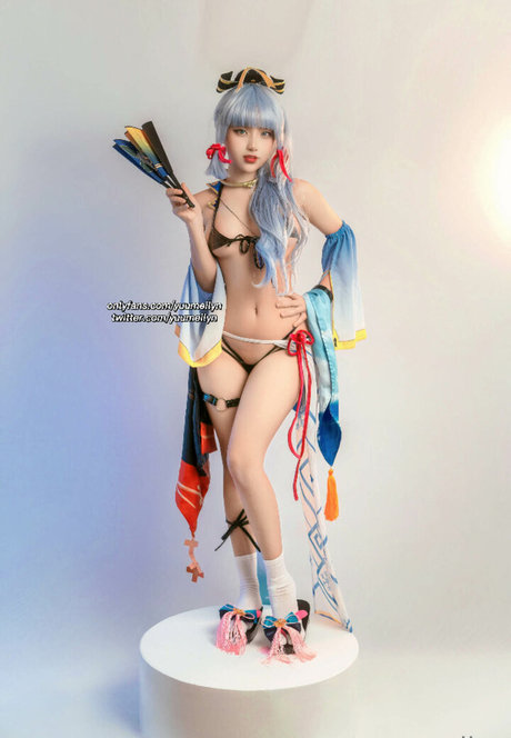 Linhi cute naked model photo