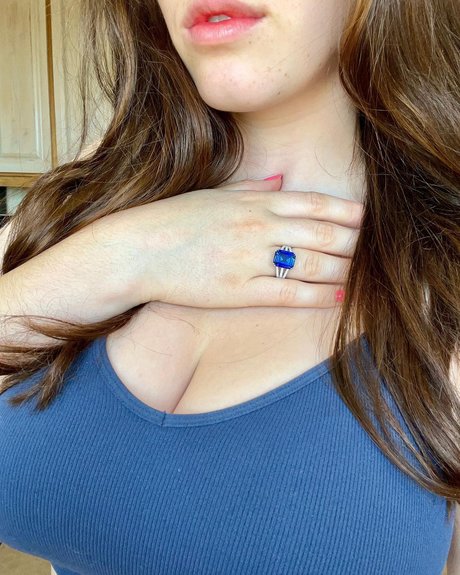 Jazmine_ model adult picture