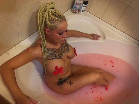 pekarvivi pornographic actress gallery