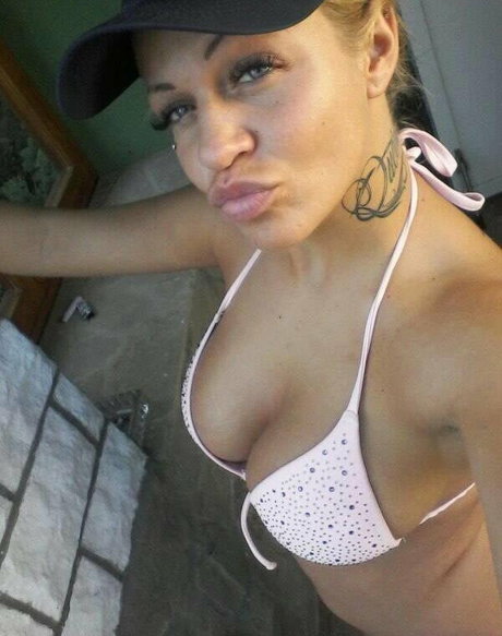 pekarvivi porn model img