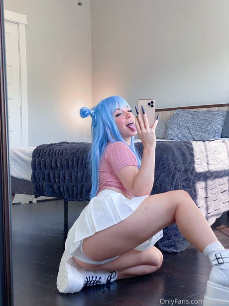 Skyiiah model art gallery