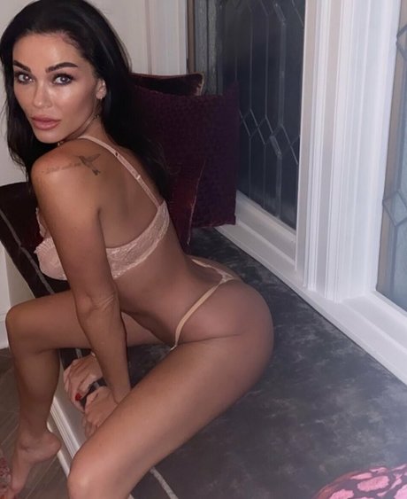 Jasmine Waltz model pretty pictures