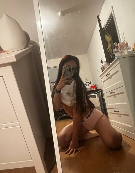 peachbloss model photo