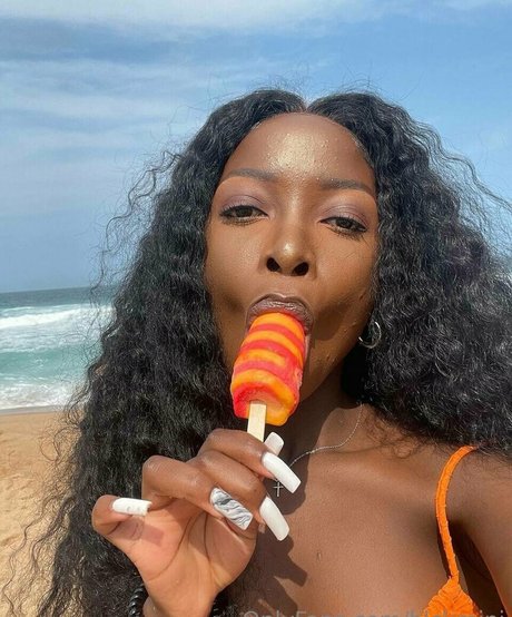 Petite mini free actress pictures