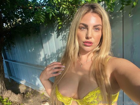 Haleigh Cox adult actress picture