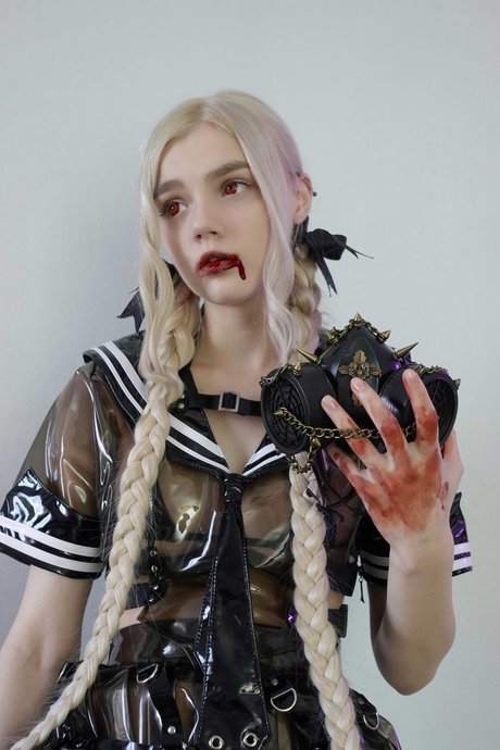 Allotropp pretty actress photo