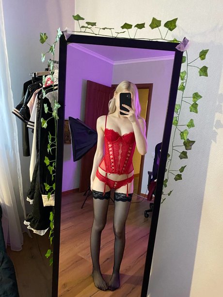 Allotropp nudes model picture