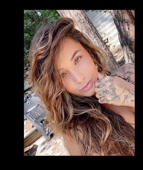 Skylyn Beaty naked actress gallery