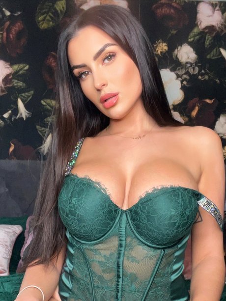 Yasmine Fox nude star galleries