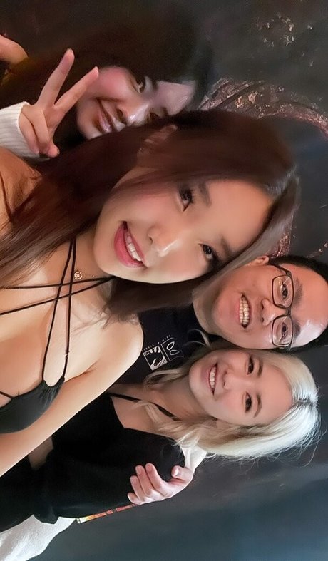 nekogir1 model images