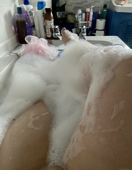 Bella Gold naked pornstar galleries